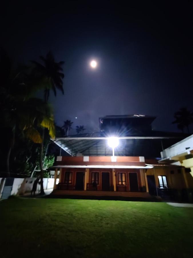 Wind &Waves Apartment Kollam Luaran gambar