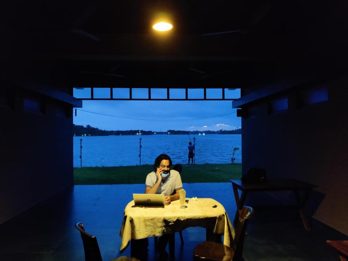 Wind &Waves Apartment Kollam Luaran gambar