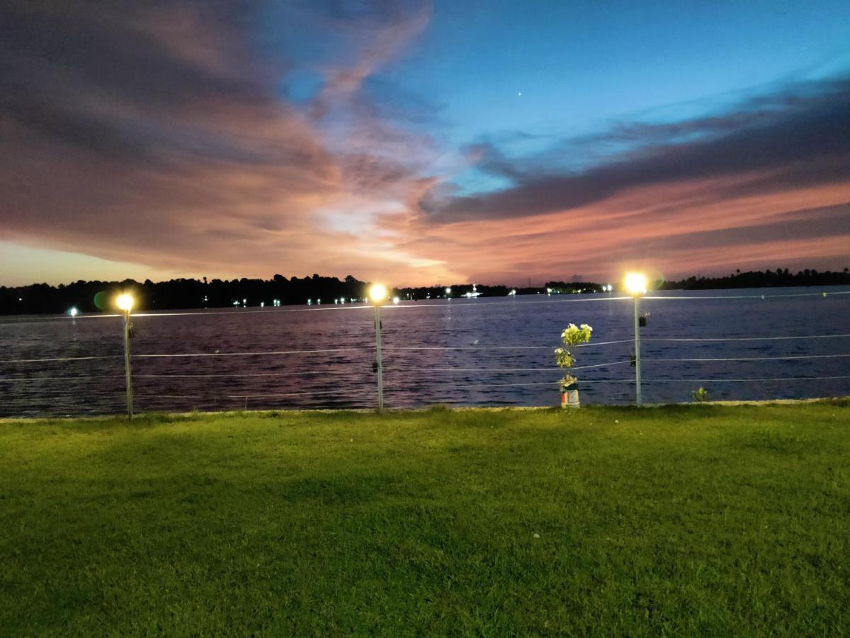 Wind &Waves Apartment Kollam Luaran gambar