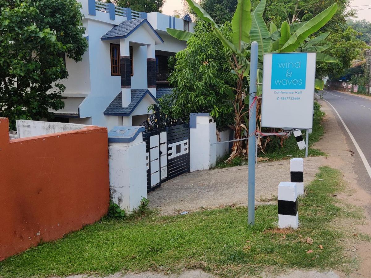 Wind &Waves Apartment Kollam Luaran gambar