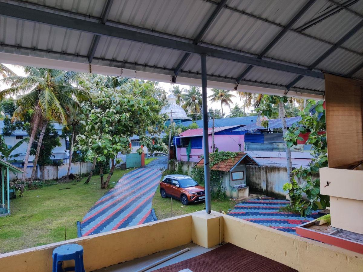 Wind &Waves Apartment Kollam Luaran gambar