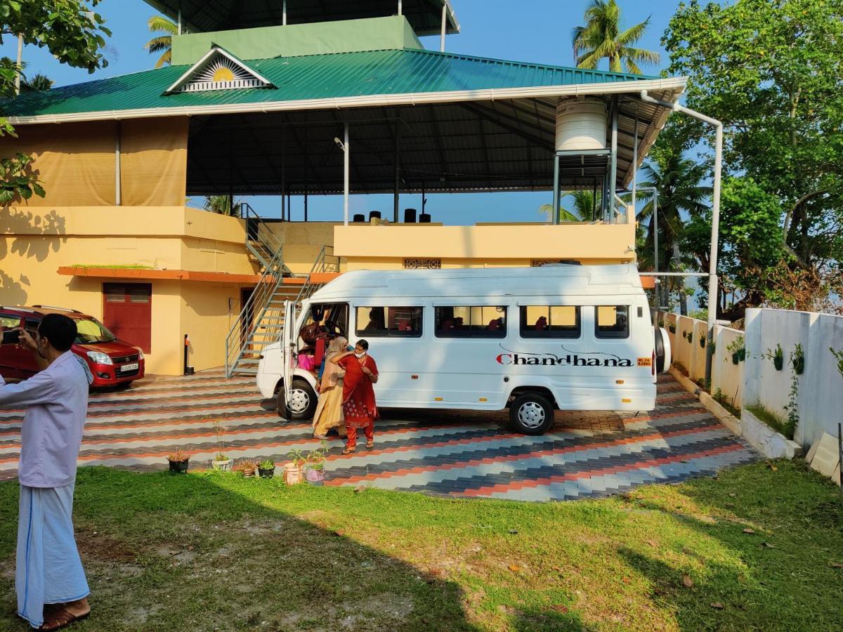 Wind &Waves Apartment Kollam Luaran gambar