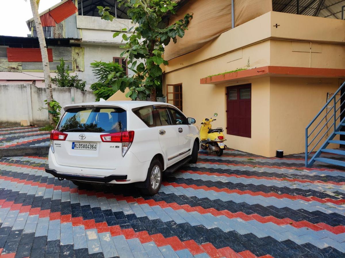 Wind &Waves Apartment Kollam Luaran gambar