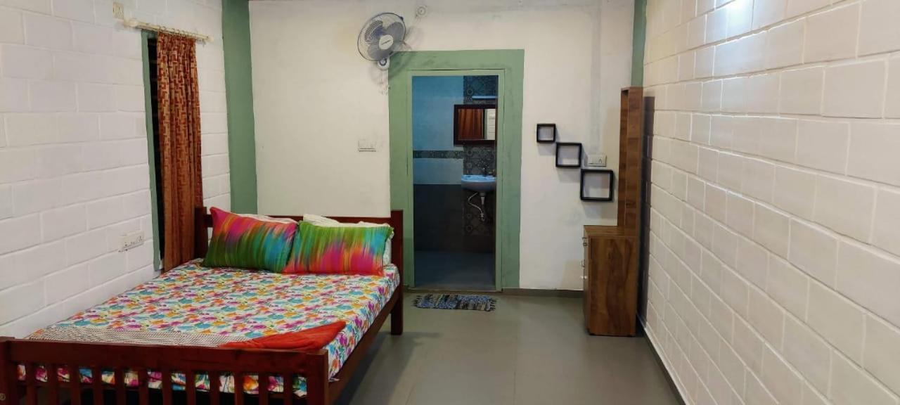 Wind &Waves Apartment Kollam Luaran gambar